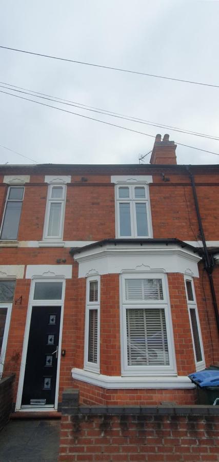 4 Bedroom, 6 Beds, 3 Bathrooms, Near Nec & Birmingham Airport, Business, Contractor And Family Friendly, Free Wi-Fi, Free Parking Coventry Bagian luar foto