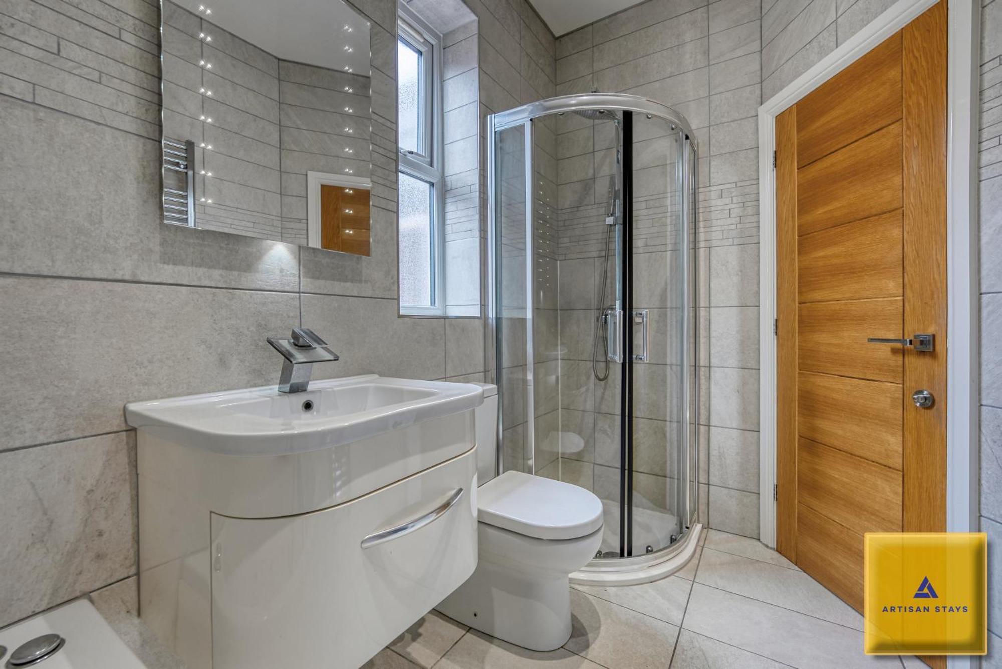 4 Bedroom, 6 Beds, 3 Bathrooms, Near Nec & Birmingham Airport, Business, Contractor And Family Friendly, Free Wi-Fi, Free Parking Coventry Bagian luar foto