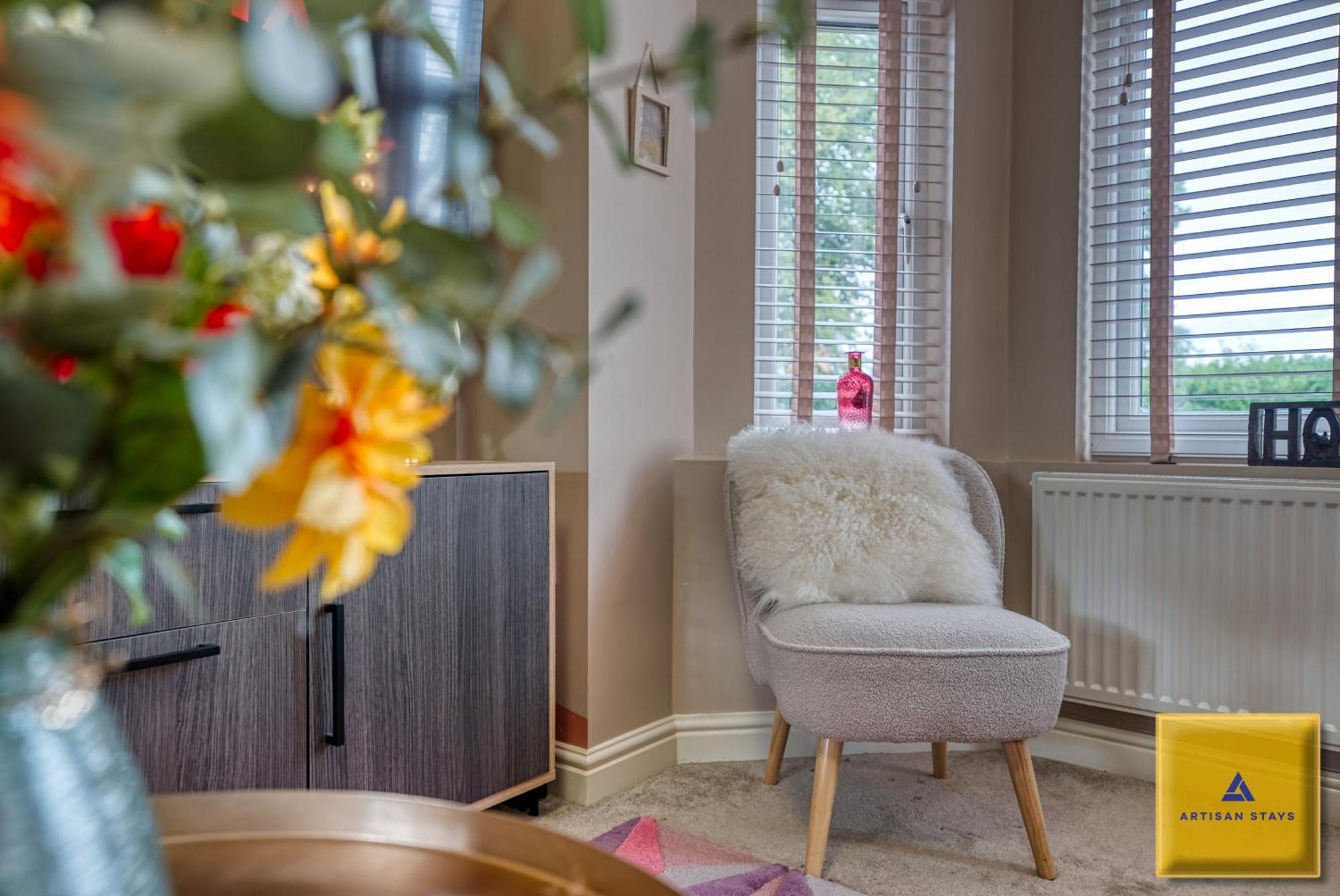 4 Bedroom, 6 Beds, 3 Bathrooms, Near Nec & Birmingham Airport, Business, Contractor And Family Friendly, Free Wi-Fi, Free Parking Coventry Bagian luar foto